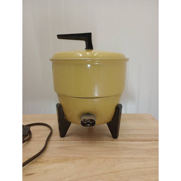 Vintage popcorn maker with cord - Picture 1 of 9